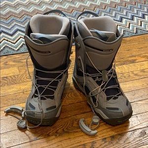 Solomon women’s snowboard boots